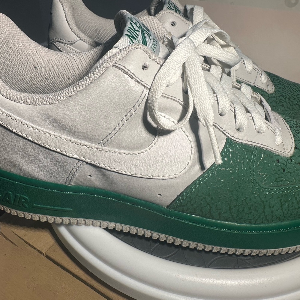 Air Force One - Picture 8 of 11